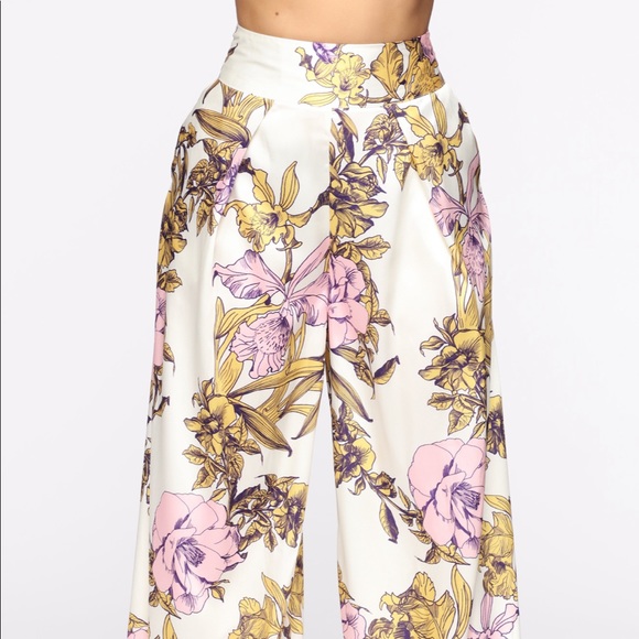 CREAM & FLORAL 2 PIECE - Picture 3 of 8